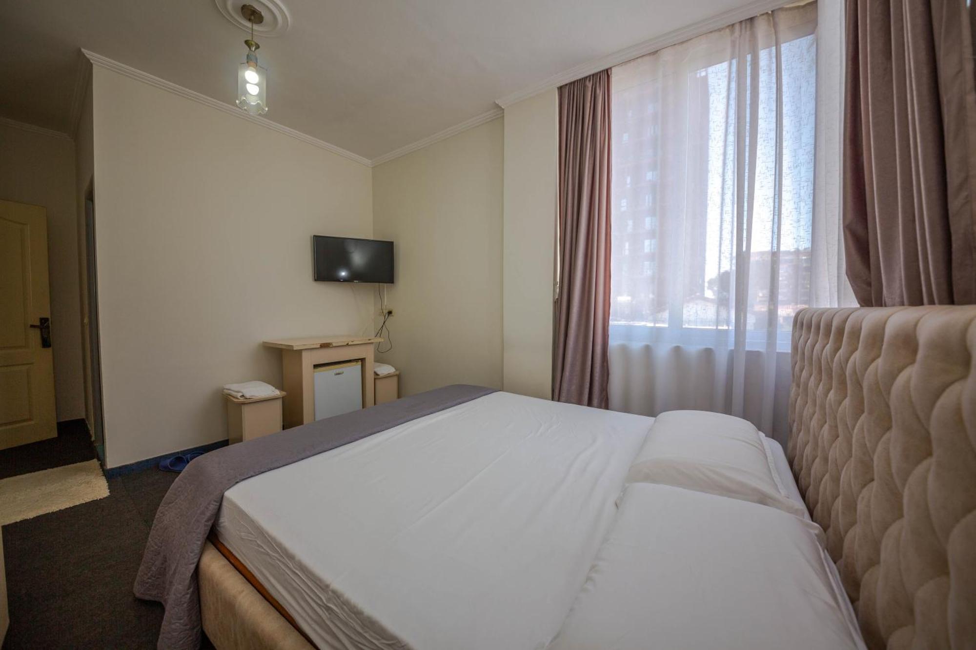 Hotel 3A Tirana Exteriör bild